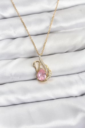 316L Çelik Zincir Gold Renk Pembe Kuğu Model Zirkon Taşlı Kadın Kolye 5886