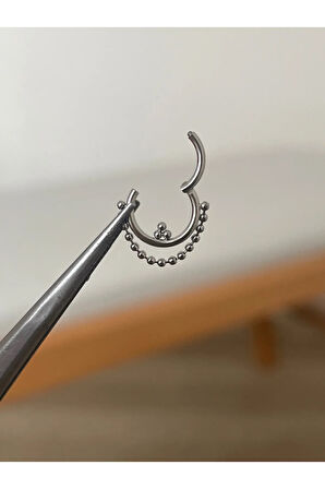 316 L Cerrahi Çelik Sallantılı Top Zincir Detaylı Halka Kıkırdak Helix Tragus Piercingi