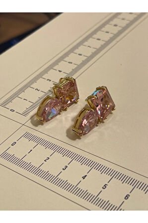 Pembe Zirkon Taşlı Parlak Gold Tasarım Küpe