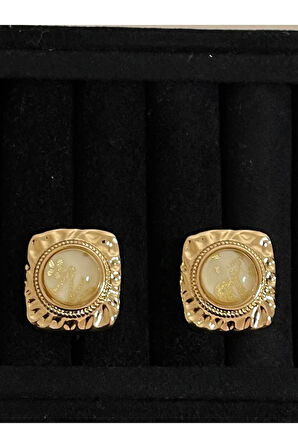 Gold Renginde Hareli Taşlı Tasarım Küpe