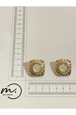 Gold Renginde Hareli Taşlı Tasarım Küpe