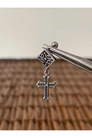 316 L Cerrahi Çelik Küpe Haç Modeli Helix Tragus Kıkırdak Conch Piercingi