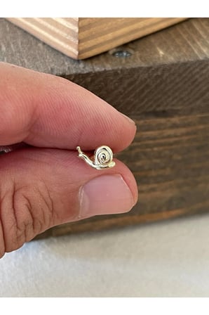 925 Ayar Gümüş Minik Salyangoz Kıkırdak Helix Tragus Piercingi Gümüş Piercing