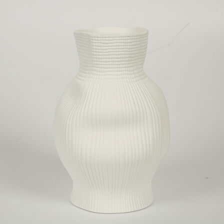 BEYAZ DARBELİ VAZO KISA 15*15*23 CM AK.JM00010