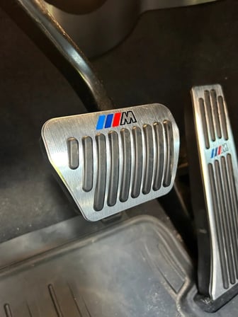 Bmw x Serisi F26 Otomatik Pedal Seti Geçmeli Logolu