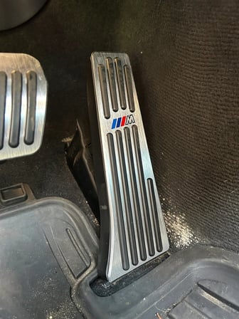 Bmw x Serisi F16 Otomatik Pedal Seti Geçmeli Logolu