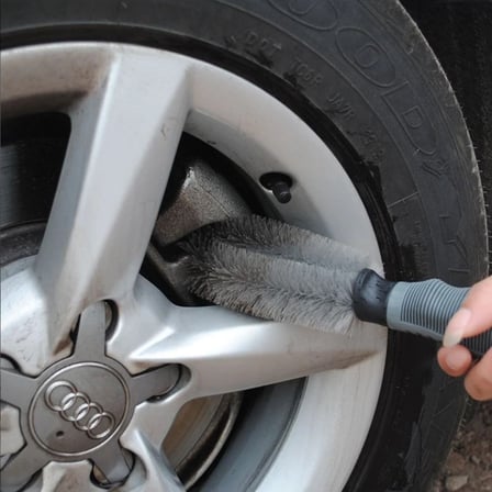 Gri Oto Jant Temizleme Fırçası – Ergonomik Saplı, Lastik ve Jant Detay Temizliği İçin Güçlü Kıllı Fırça