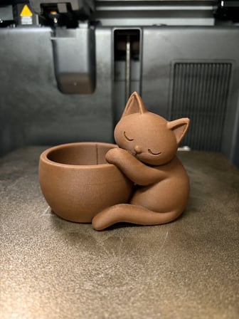 3D Baskı Sarılan Kedi Saksı - Sevimli Dekoratif Saksı - Kahverengi