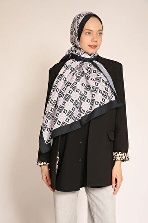Akel Siyah Pudra Geometrik Desenli Şal – Zarif ve Modern Kombinlerin Vazgeçilmezi