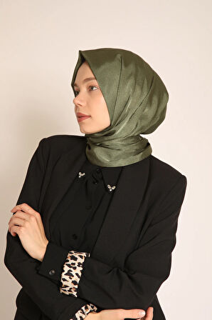 Akel Düz Aura Haki Renkli Şal – Parlak Dokulu, Günlük ve Özel Gün Uyumlu Modern Şal Modeli