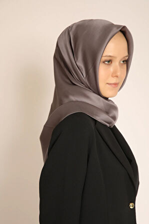 Akel Füme Düz Kristal Eşarp – Işıltılı ve Modern Duruşlu Tok Doku Eşarp Modeli