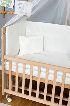 Ahşap Beşik Anne Yanı Beşik Organik 60x120 - Krem Güpür Uyku Seti + Yataklı + Tekerlekli