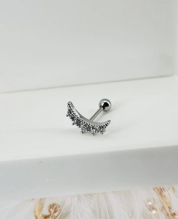 Rodyum Zirkon Taşlı Uç Kısmı : Pirinç Kıkırdak Bar Uzunluğu : 6 Mm / Bar Kalınlığı 0.8 Mm / Top Boyu 3 Mm - Pt0003