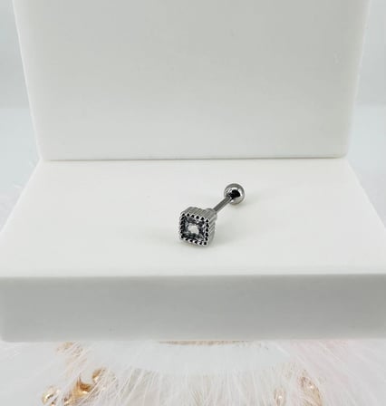 Rodyum Zirkon Taşlı Uç Kısmı : Pirinç Kıkırdak Bar Uzunluğu : 6 Mm / Bar Kalınlığı 0.8 Mm / Top Boyu 3 Mm - Pt0015