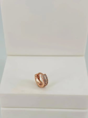 Rose Zirkon Taşlı Uç Kısmı : Pirinç Kıkırdak Bar Uzunluğu : 6 Mm / Bar Kalınlığı 0.8 Mm / Top Boyu 3 Mm / Çap 6 Mm - Pt0076-2