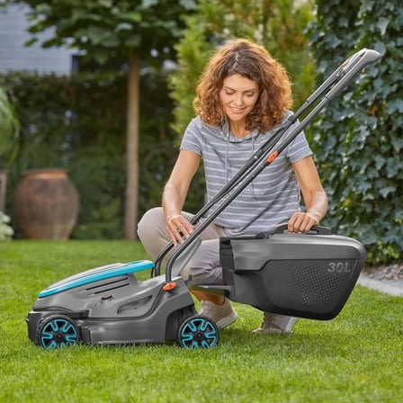 Gardena 14632-20 Akülü Çim Biçme Makinesi PowerMax 32/18V P4A Set