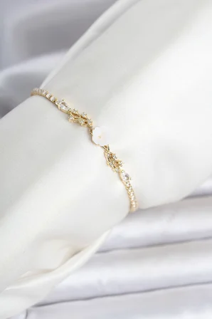 Pirinç Gold Renk Çiçek Model Su Yolu Kadın Bileklik 5886