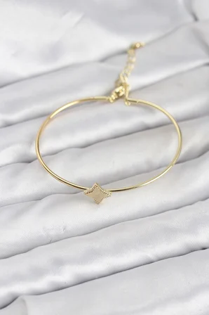 Gold Renk Pirinç Köşeli Yonca Model Kadın Bileklik 5886
