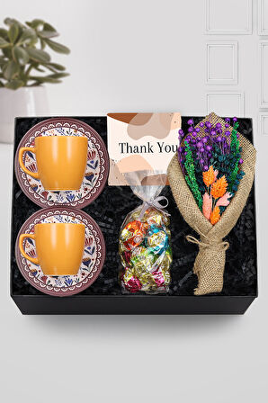 2'li Turuncu Türk Kahvesi Fincanı & Kurutulmuş Çiçek Buketi & Lavi Çikolata Hediye Seti