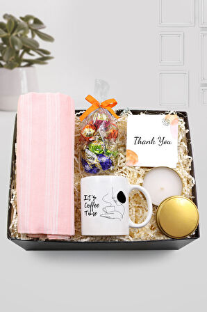 Flamingo Çerçeve Kupa & Pembe Peştemal & Gold Metal Kutulu Mum & Lavi Çikolata Hediye Seti