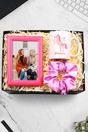 Pembe Çerçeve & Beyaz Çiçekli Kupa & Saten Toka Hediye Seti