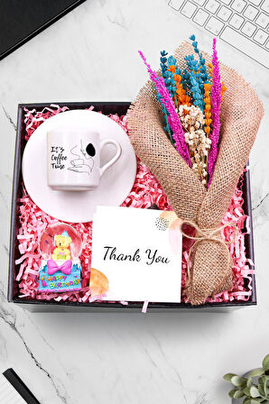 Happy Birthday Beyaz Fincan & Happy Birthday Kar Küresi & Kurutulmuş Çiçek Buketi Hediye Seti