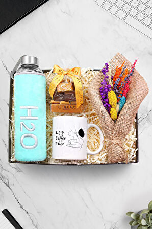 Kupa & Peluş Kılıflı Matara & Godiva Napoliten Çikolata & Kurutulmuş Çiçek Buketi Hediye Seti