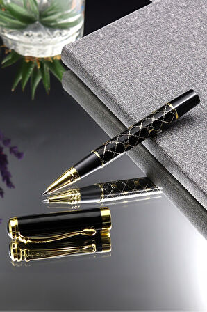 Siyah Defter & Gold Renk Karo Desen Siyah Roller Kalem & Siyah Mat Kupa Hediye Seti