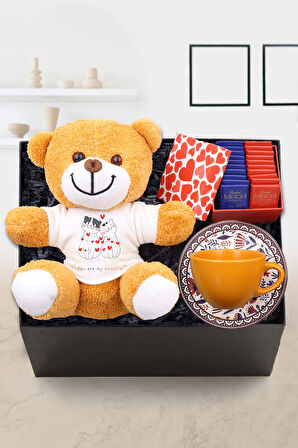 Peluş Ayıcık & Turuncu Fincan & Özel Kutuda 20'li Melodi Çikolata Hediye Seti