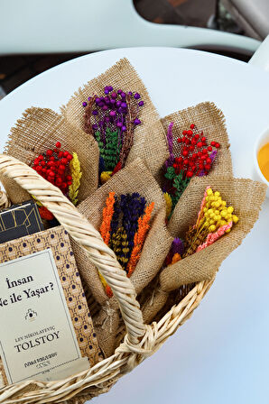 Turuncu Çiçek Fular & Türk Kahvesi Fincanı & Lavi Çikolata & Kurutulmuş Çiçek Buketi Hediye Seti