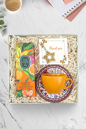 Turuncu Fincan & Bambu Yıldız Anahtarlık & Eyüp Sabri Tuncer Kolonya Hediye Seti