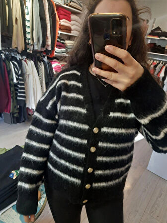 Siyah Beyaz Çizgili Hırka