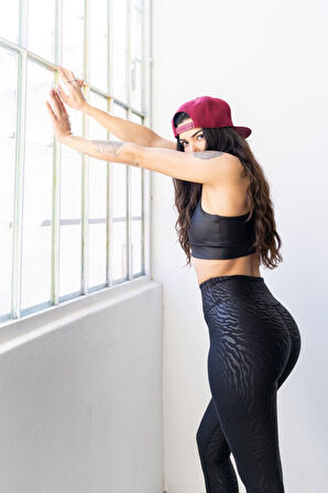 Dar Kesim Toparlayıcı Deri Görünümlü Siyah Spor Tayt