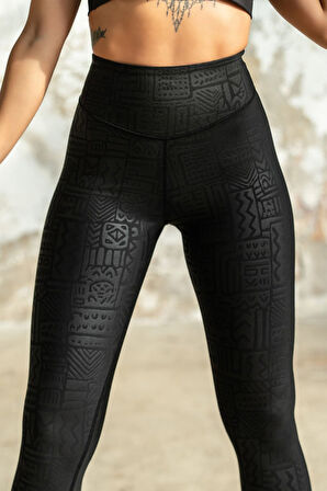 Dar Kesim Toparlayıcı Desenli Deri Görönümlü Spor Tayt