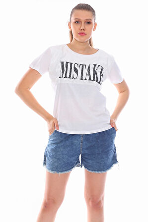 Yazı Baskılı Pul Detaylı Beyaz Salaş Kadın Tişört