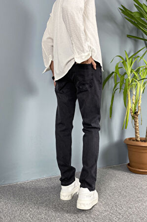 Slim Fit Siyah Taşlanmış Jean