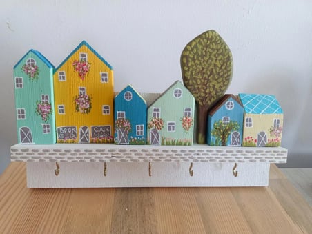 El Yapımı Renkli Evler Anahtarlık Askısı – 14x30 cm