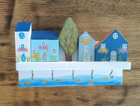 El Boyaması Ahşap Anahtarlık Askılığı 22x14 cm | 5 Kancalı Dekoratif Duvar Askısı | Ev Temalı