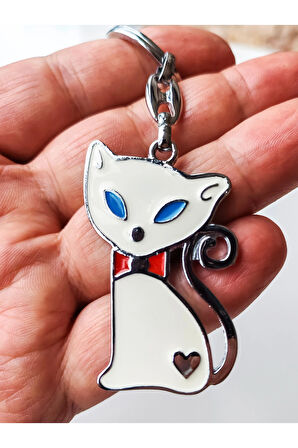 Mavi Gözlü Kırmızı Papyonlu Beyaz Kedi Metal Anahtarlık