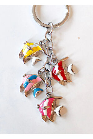 Renkli Balıklardan Oluşan Metal Anahtarlık