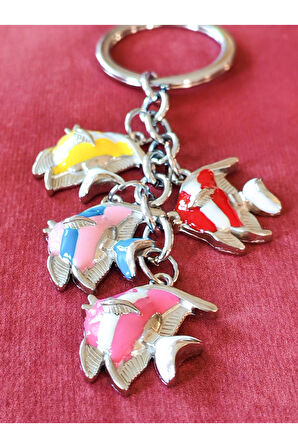 Renkli Balıklardan Oluşan Metal Anahtarlık