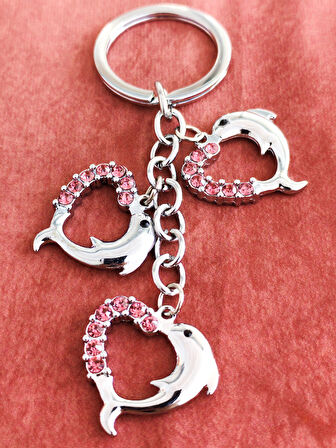Yunus Balıklı Kalp Şeklinde Üzeri Pembe Taşlı Kalplerden Metal Anahtarlık