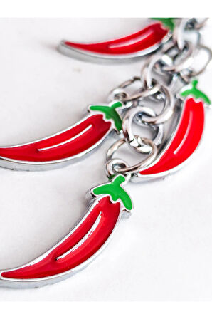 4 Kırmızı Biberden Oluşan Metal Anahtarlık