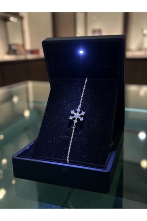 ANKA MÜCEVHERAT IŞIKLI KUTUDA 925 AYAR GÜMÜŞ KAR TANESİ KADIN BİLEKLİK