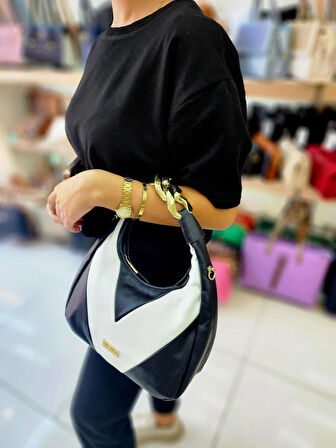 YUMUŞAK SUNİ DERİ ( ORTA BOY ) SERT MİKA GOLD ZİNCİR DETAYLI KADIN EL-OMUZ ÇANTASI