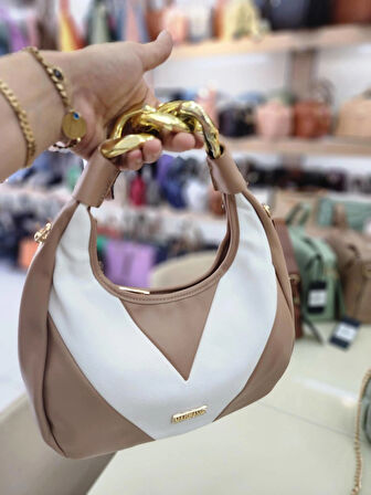 YUMUŞAK SUNİ DERİ ( ORTA BOY ) SERT MİKA GOLD ZİNCİR DETAYLI KADIN EL-OMUZ ÇANTASI