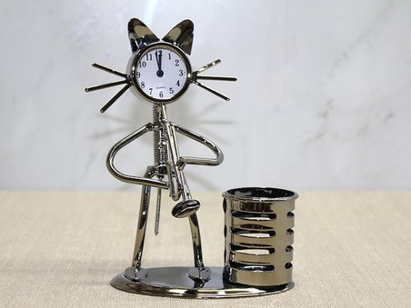 Metal Saksafon Çalan Kedi Müzisyen Saat Ve Kalemlik