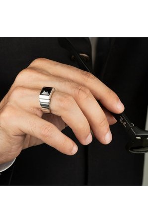 925 Ayar Gümüş Erkek Yüzük Faset Kesimli Siyah Zirkon Taşlı