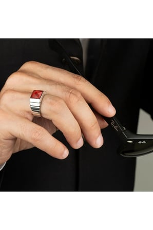 925 Ayar Gümüş Erkek Yüzük Faset Kesimli Kırmızı Zirkon Taşlı