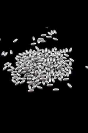 İnci Arpa Boncuk Gümüş Soba Boyalı 4x8 mm (20 Gr Ortalama 300 Adet)